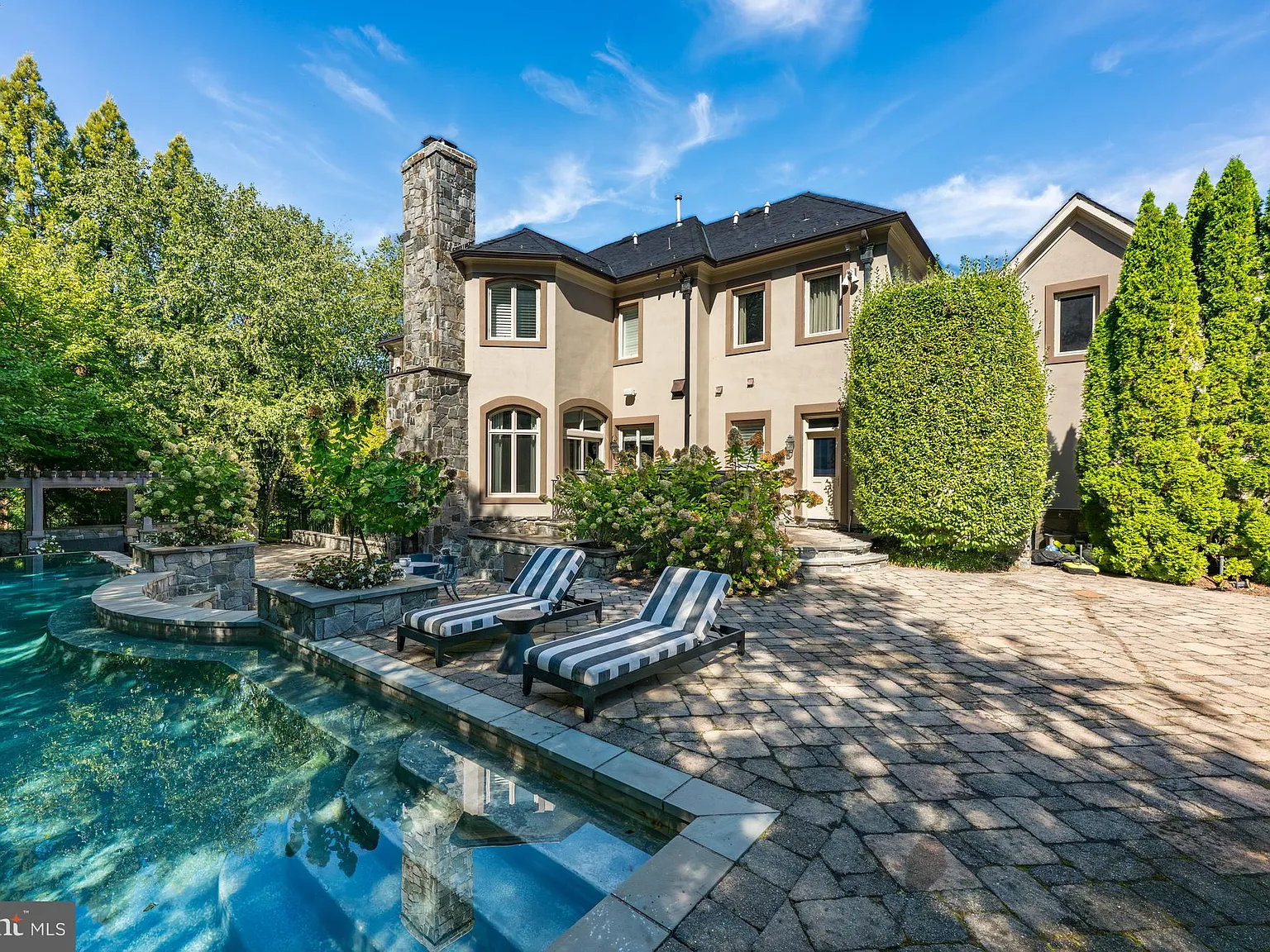 5 bed, 9.0 bath, 8870 sqft, $25,000 — Photo 3