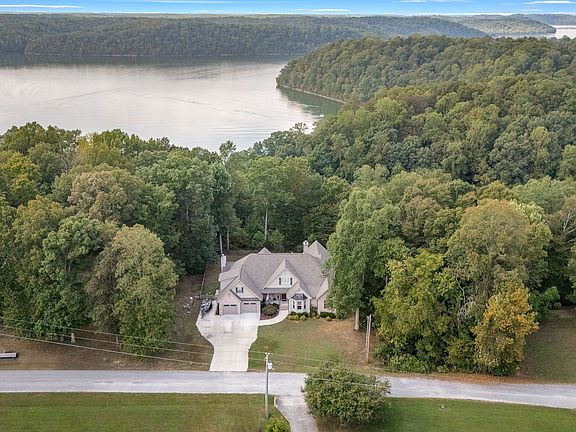 2nd image of 215 Flora Ln