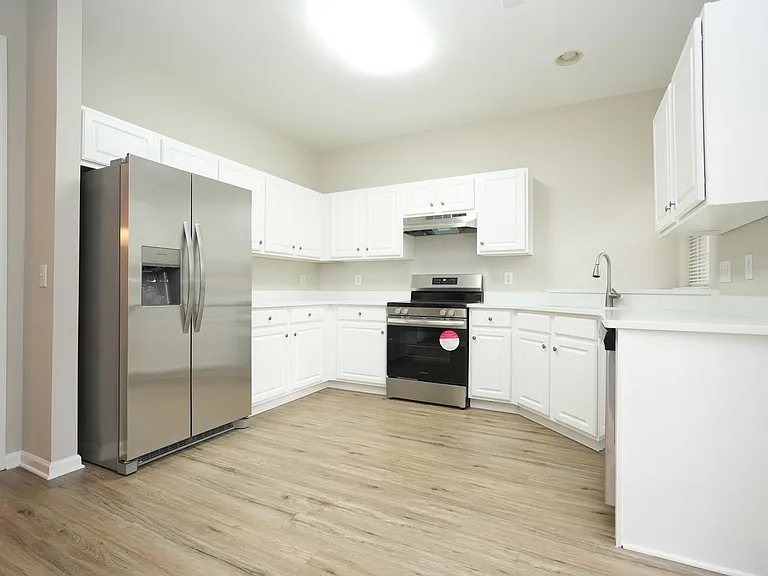 8065 Stoneham Ct — Photo 3