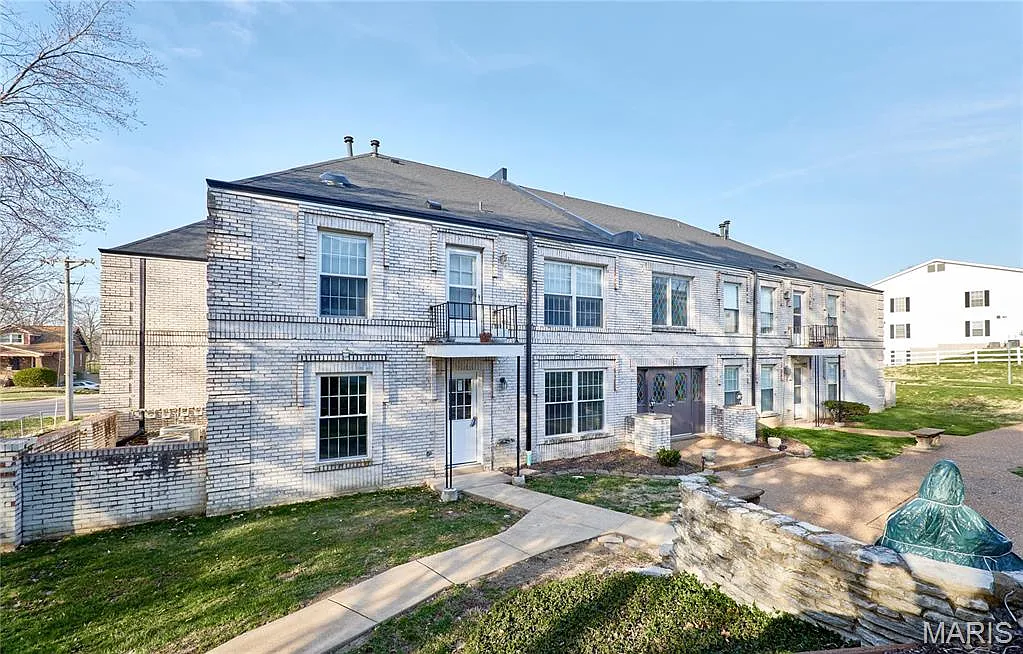 4392 Chateau De Ville Dr APT F photo 1
