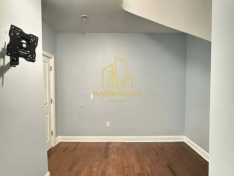 307 Broadway #77 — Photo 11