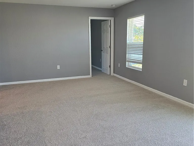 2122 NE 13th Pl — Photo 7