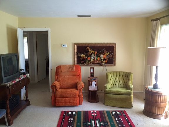 5th image of 218 W Davis St
