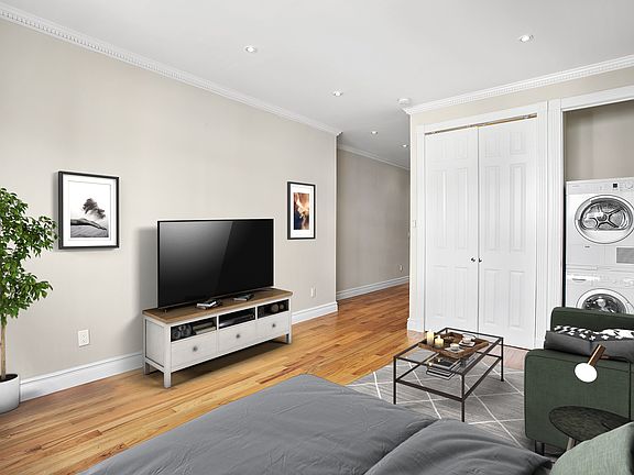 2nd image of 404 E 88th St APT 2C