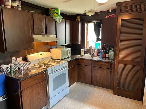 5th image of 1818 Schiller Ave