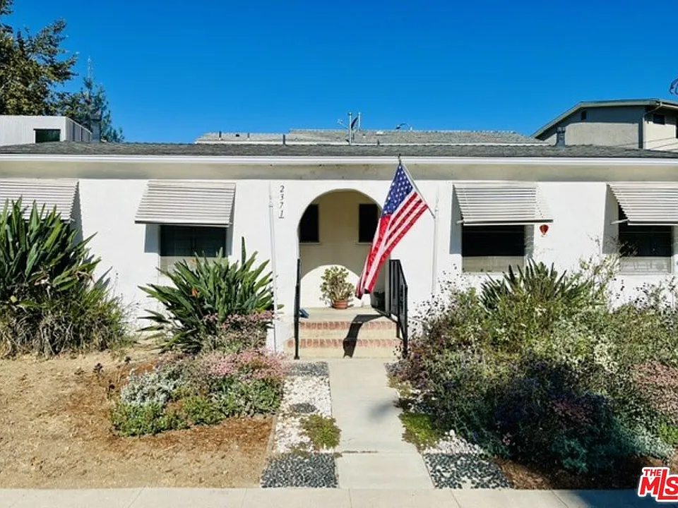 2371 Edgewater Ter