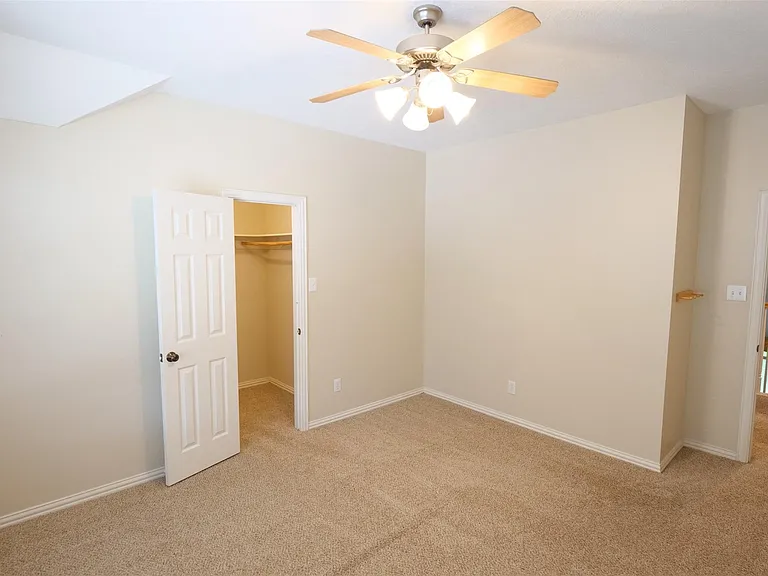 22719 Sierra Lake Ct — Photo 27