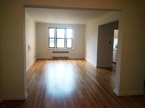3rd image of 12430 Queens Blvd #7E