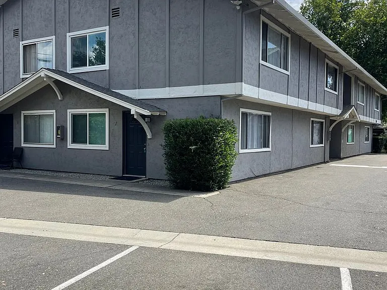 3260-3276 3306 Alexander Dr — Photo 28