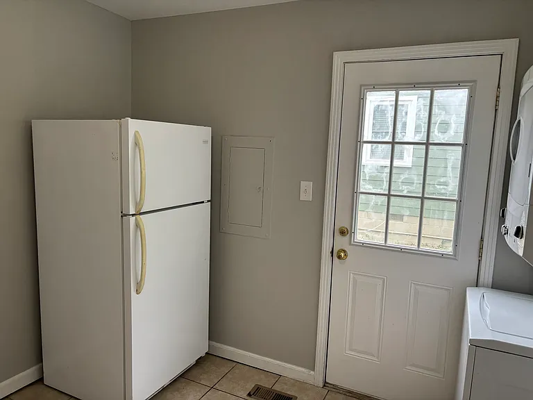 5639 Meadowcrest Ln — Photo 3