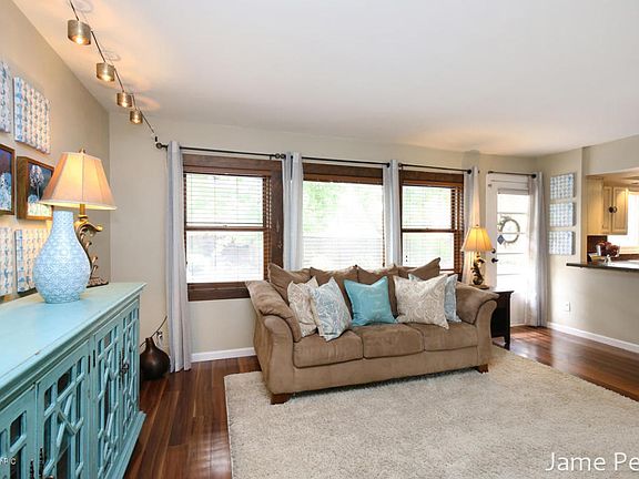 3rd image of 2438 Martin Ave SE