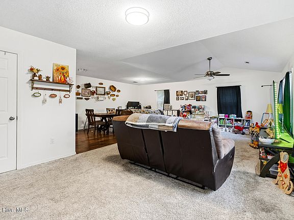 4th image of 121 E Eason Drive