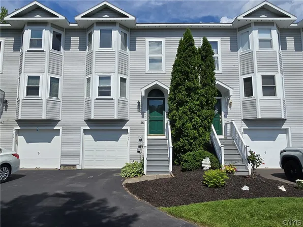 8254 Boatwatch Dr, Baldwinsville, NY 13027