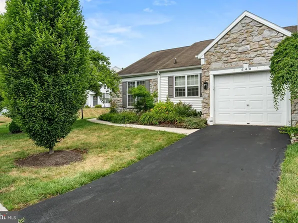 640 Springhouse Ln, Hummelstown, PA 17036