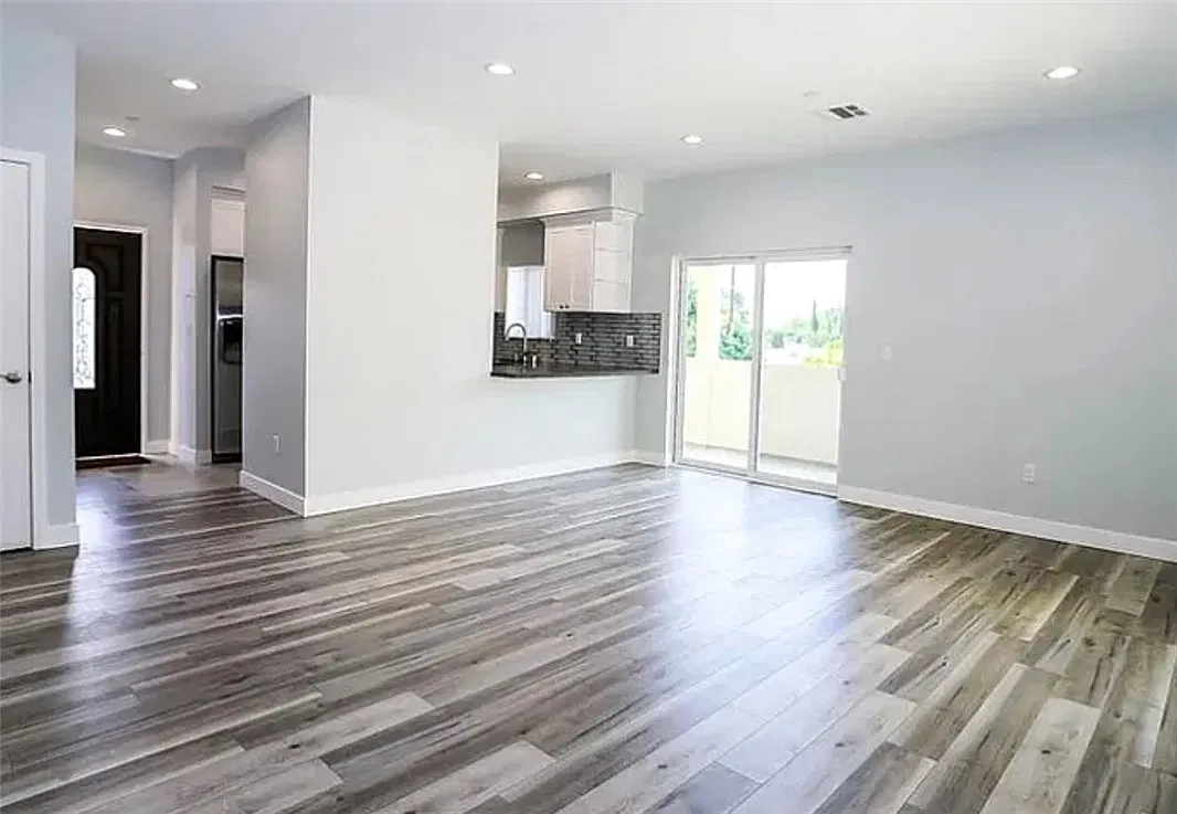 2 bed, 1200 sqft, $2,695 — Photo 2