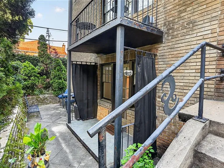 677 Somerset Ter NE #6D — Photo 2