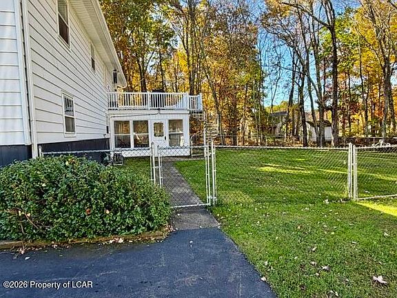 3rd image of 287 Maple Dr