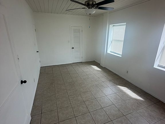 5th image of 216 Nieman Ave #2