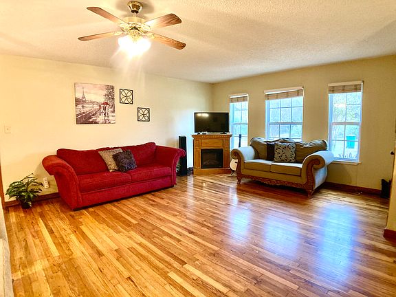 5th image of 1027 W Frey St