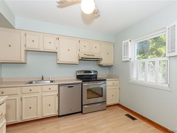 3rd image of 5256 Breeze Hill Pl #544