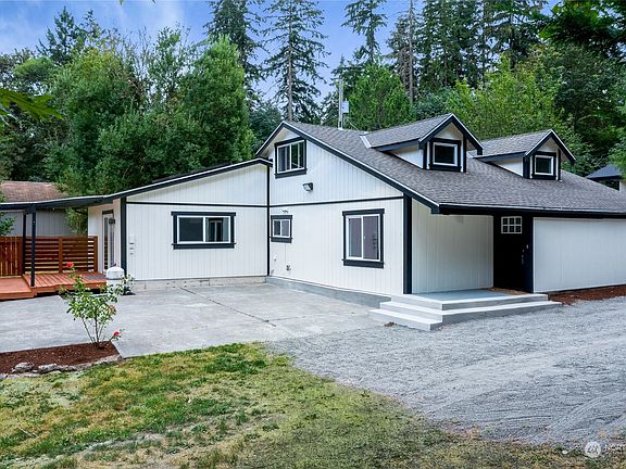 3rd image of 5923 Vickery Avenue E