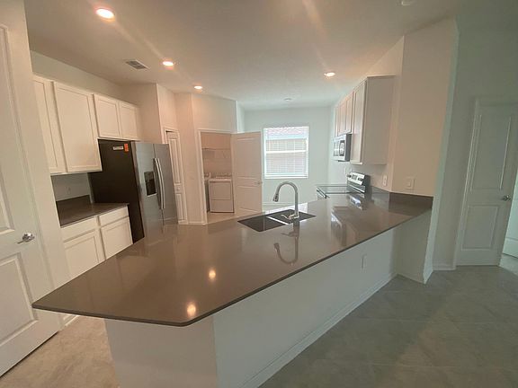 2nd image of 910 Jackson Ave
