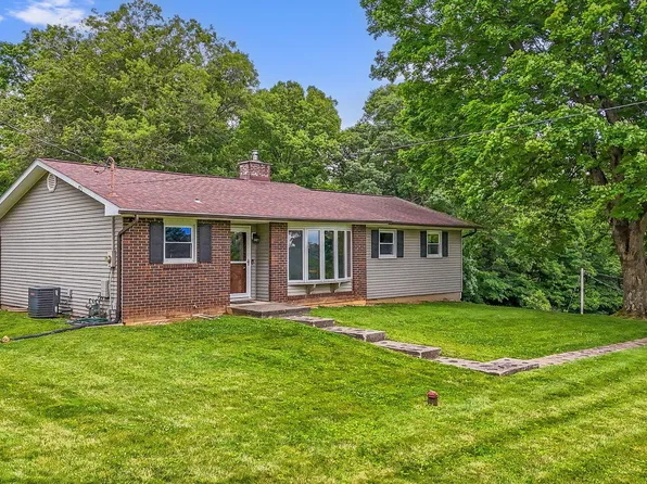 1144 Rainbow Dr NW, Lancaster, OH 43130