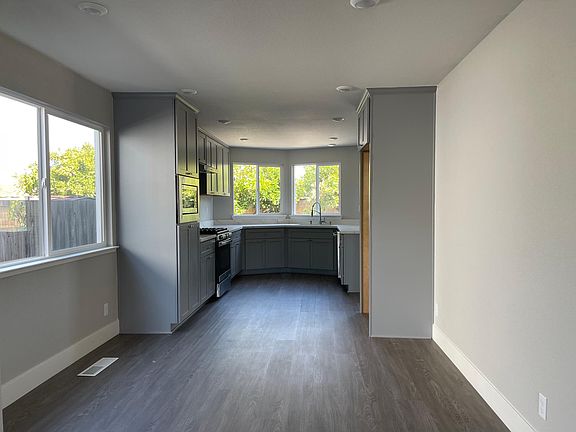 3rd image of 774 Begonia Dr