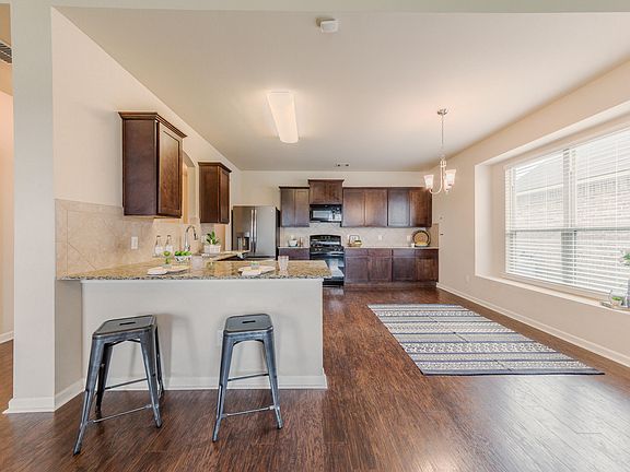 4th image of 106 Golden Lake Dr