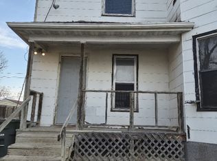 626 W 2nd St #1, Waterloo, IA 50701