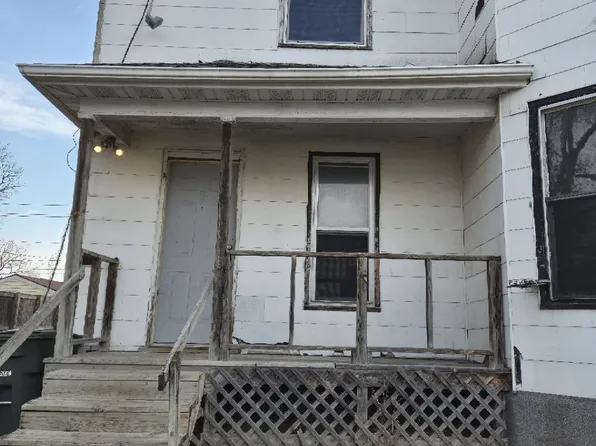 626 W 2nd St #1, Waterloo, IA 50701