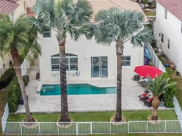 2197 NW 77th Ter, Pembroke Pines, FL 33024