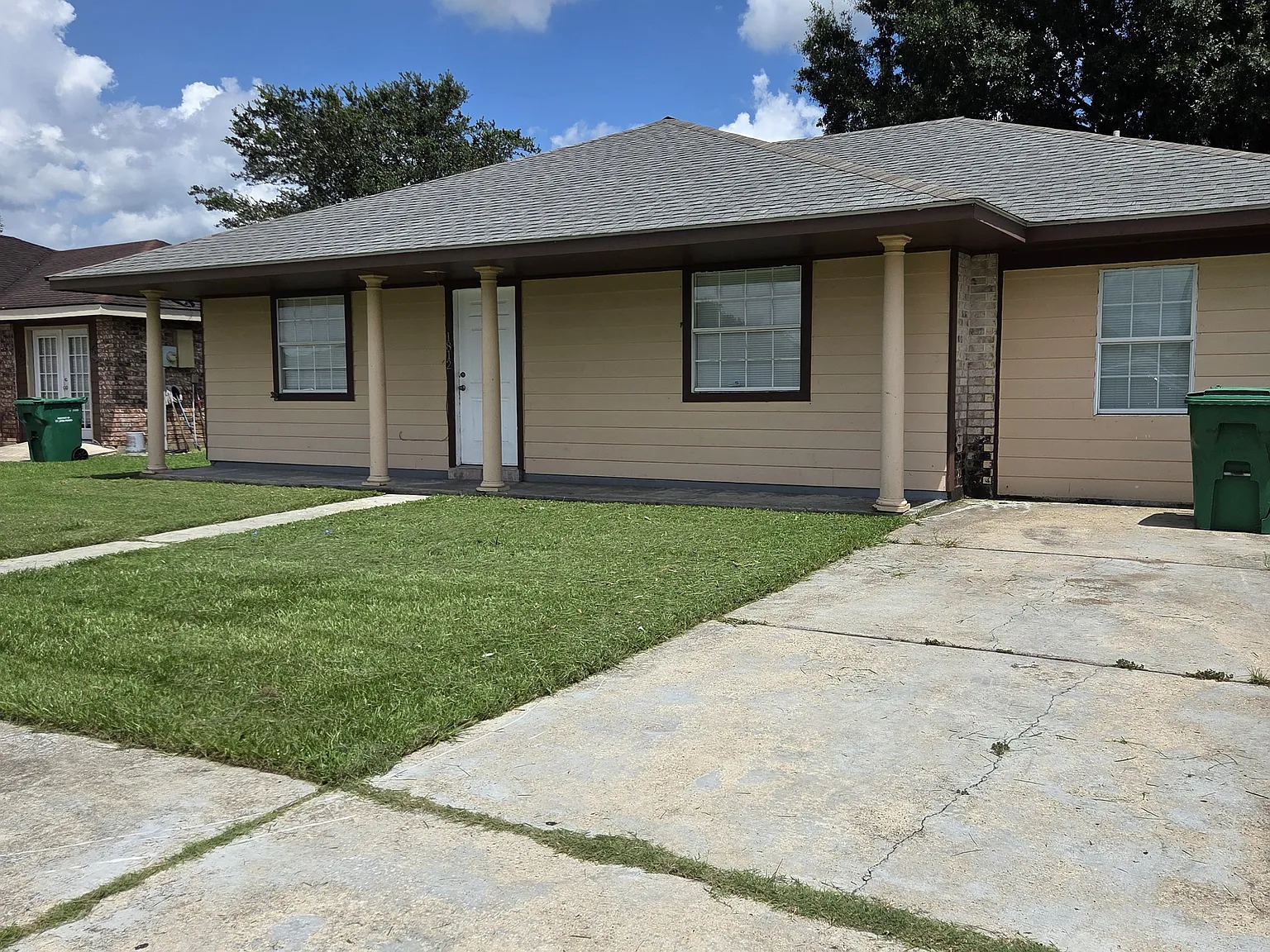 3 bed, 1200 sqft, $1,650 — Photo 1