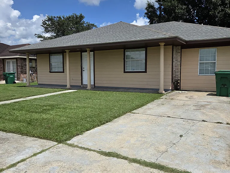 1812 Lee Dr — Photo 1