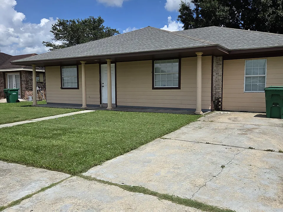 1812 Lee Dr
