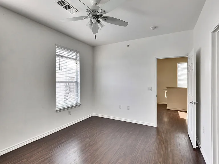2606 Wilson St #402 — Photo 9