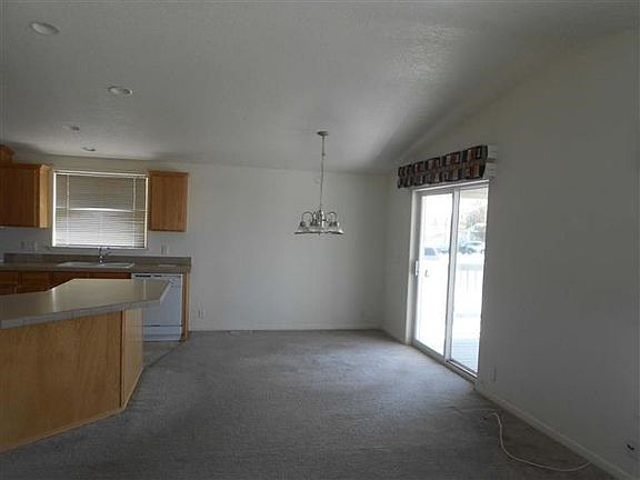 4th image of 447 Shasta Blvd