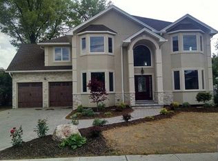 99 Robin Hood Rd, Clifton, NJ 07013