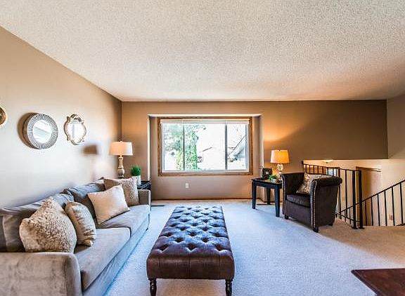 Wonderful floorplan! Great for entertaining.