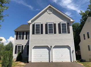 20 Schoolhouse Lndg, East Granby, CT 06026