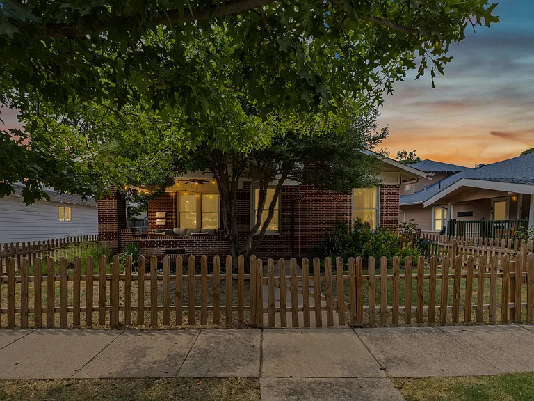 2260 Fairmount Ave — Photo 16