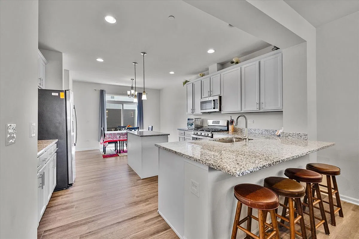 2 bed, 1814 sqft, $3,000 — Photo 3