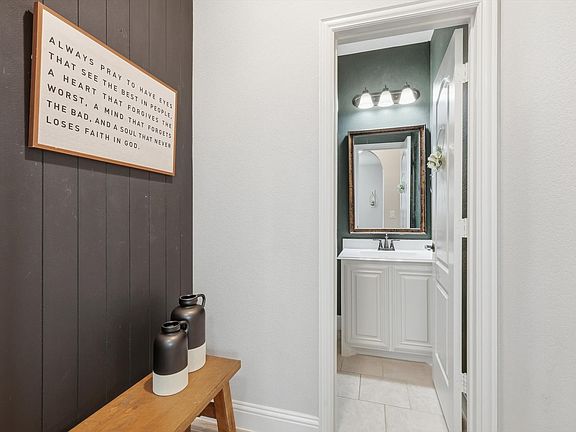 4th image of 924 Timber Ridge Dr