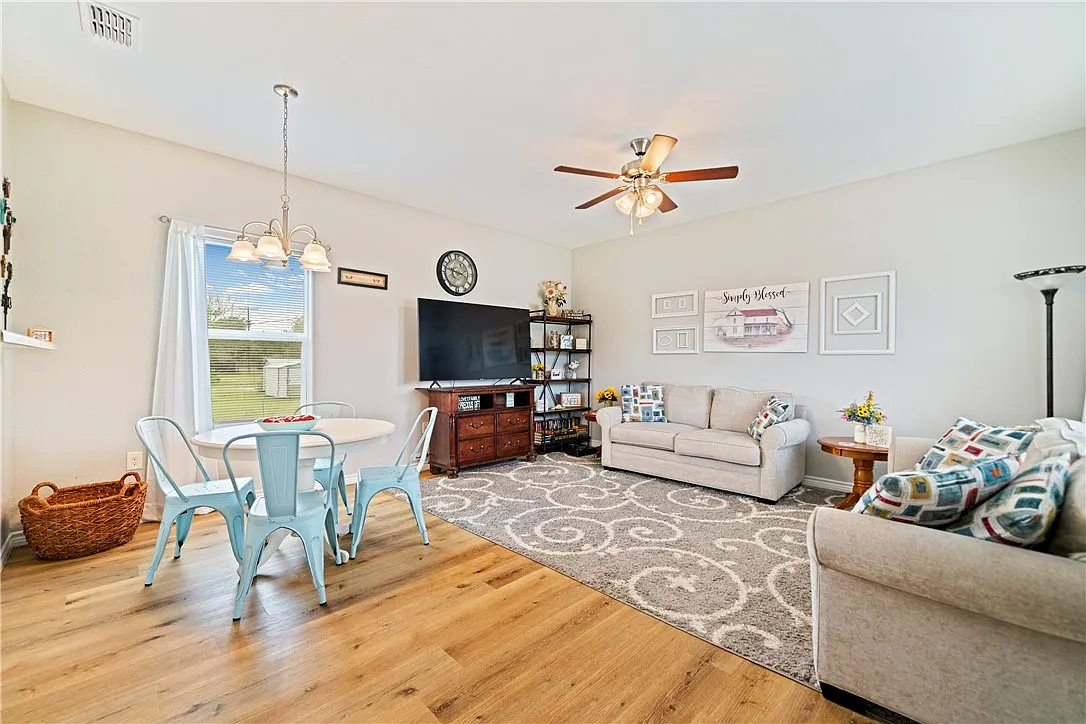 2 bed, 1304 sqft, $1,500 — Photo 3