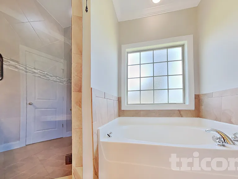 1306 Crescent Ridge Dr — Photo 9