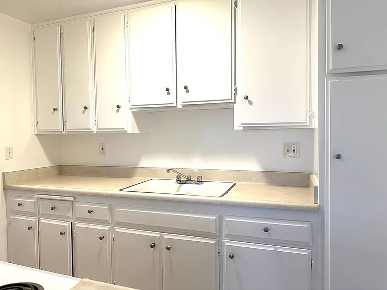 241 N Redondo Ave — Photo 6