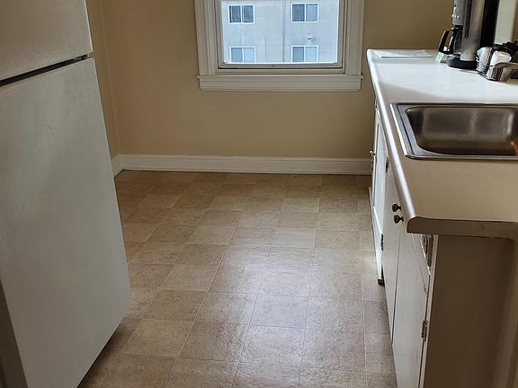 4th image of 365 Hanover Ave #305