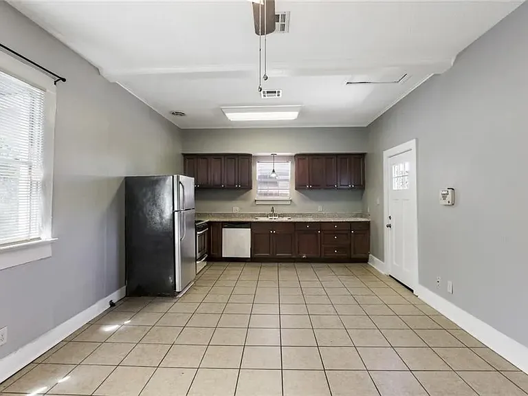728 Philip St — Photo 5