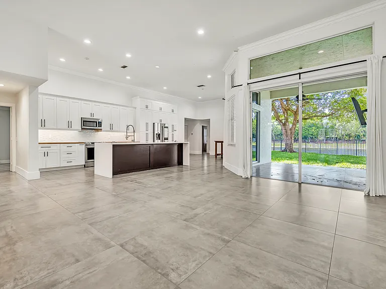 2559 Jardin Ln — Photo 7