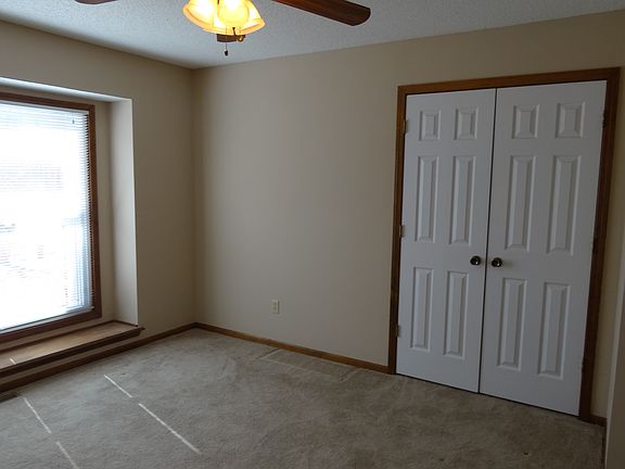 4th image of 1009 NW Heatherwood Dr